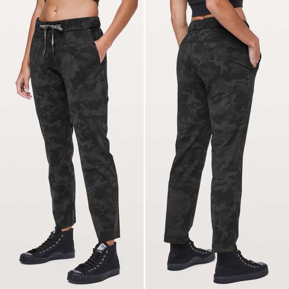 Lululemon On The Fly Pant 28" in Incognito Camo Multi Grey/Coal Size 14
